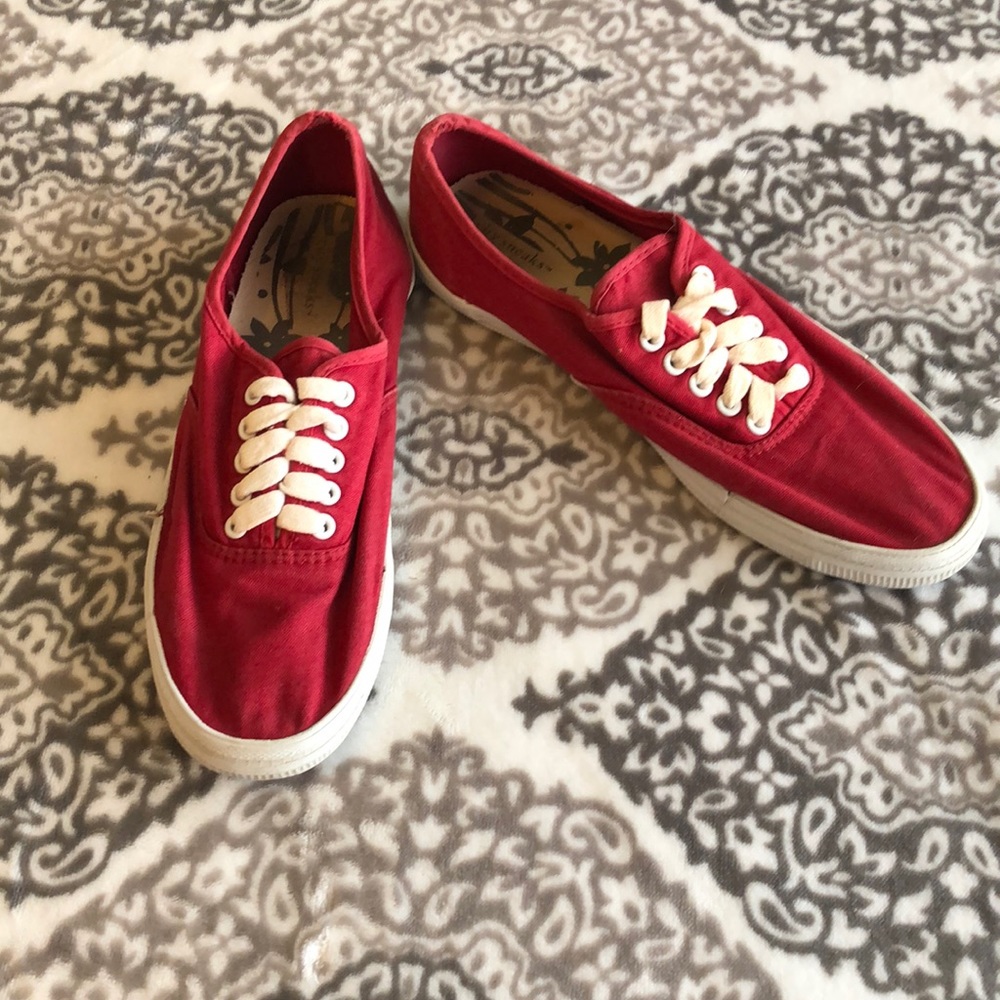 Size 8 City Sneaks Sneakers